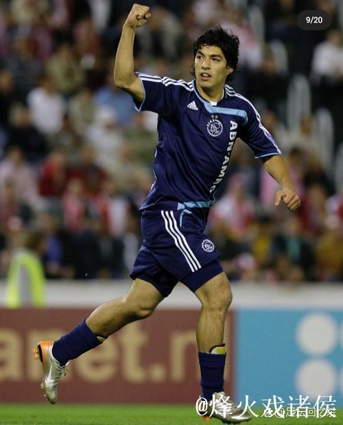 苏亚雷斯在斯坦福桥破门后无人庆祝 苏亚雷斯在斯坦福桥破门后无人庆祝